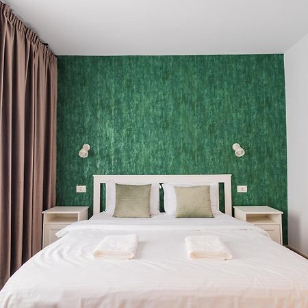 Fun House - Comfortable Stay With Garden And Near Parking 브라쇼브 외부 사진