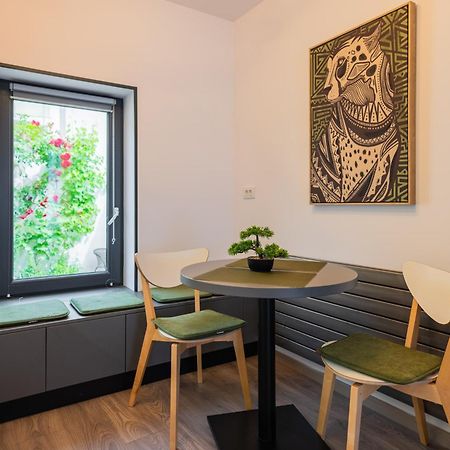 Fun House - Comfortable Stay With Garden And Near Parking 브라쇼브 외부 사진