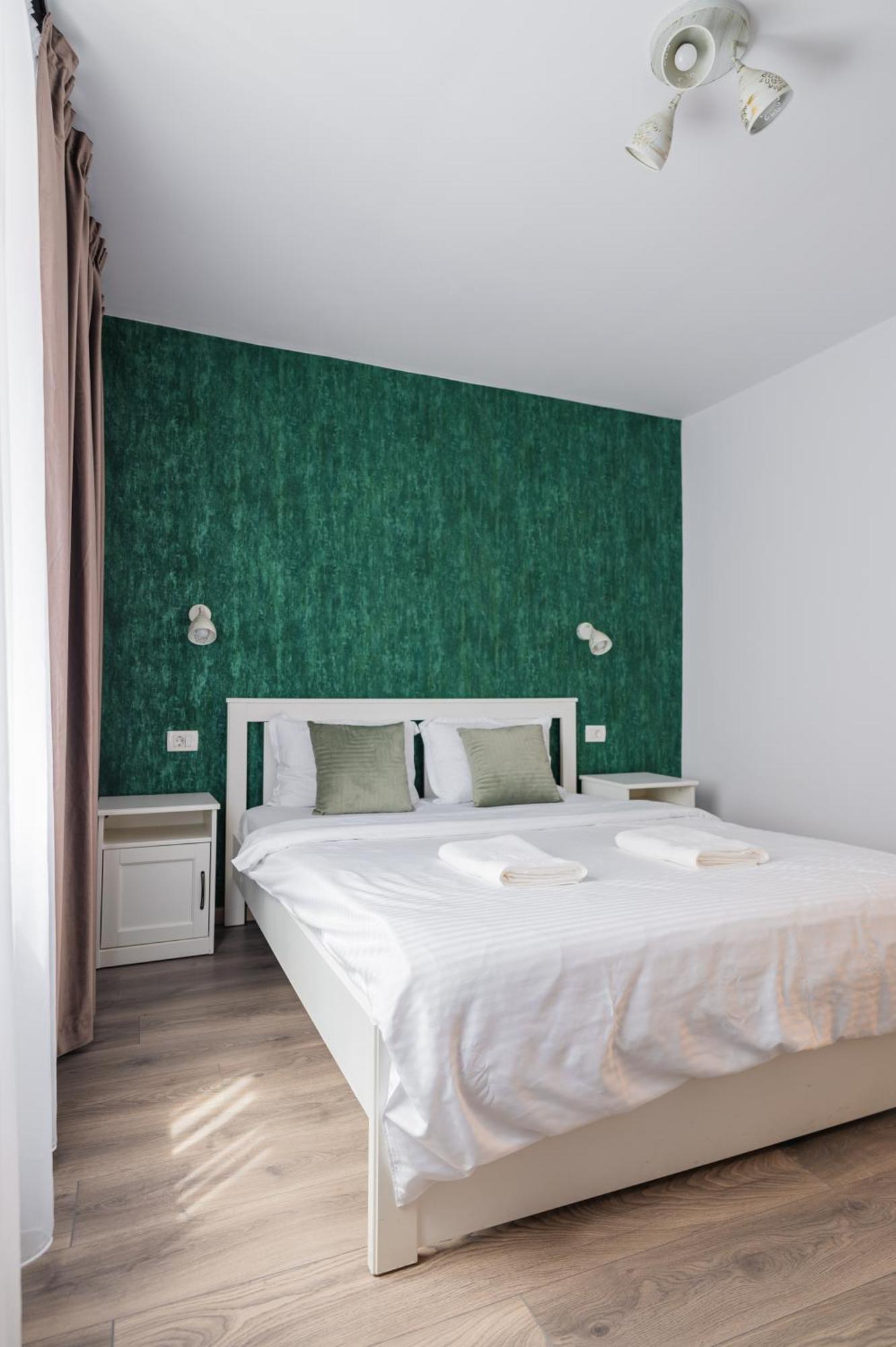 Fun House - Comfortable Stay With Garden And Near Parking 브라쇼브 외부 사진