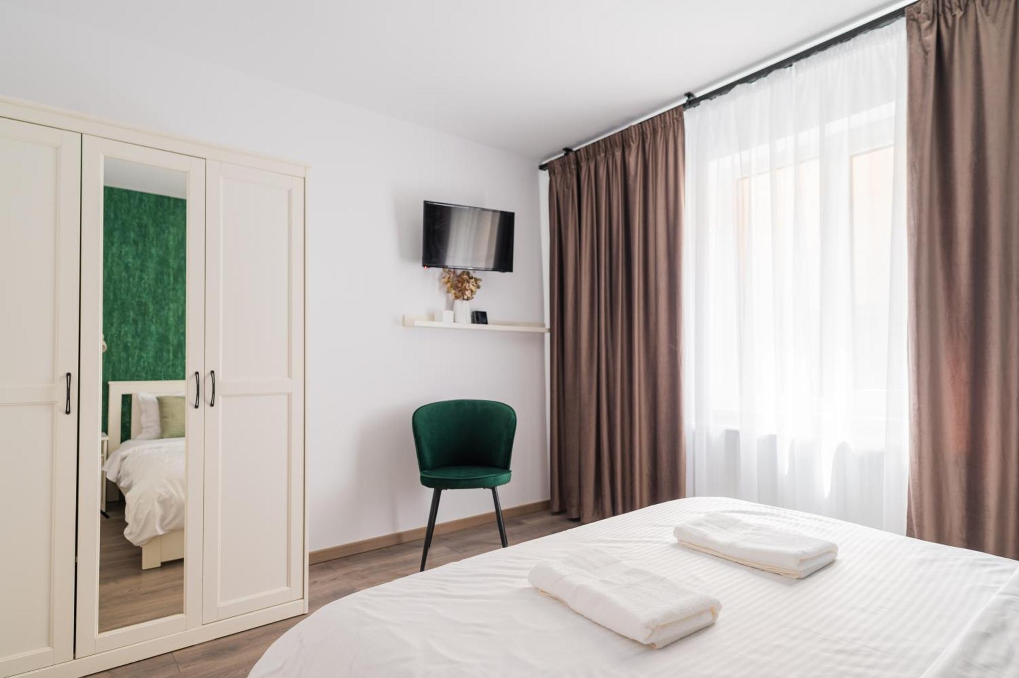 Fun House - Comfortable Stay With Garden And Near Parking 브라쇼브 외부 사진