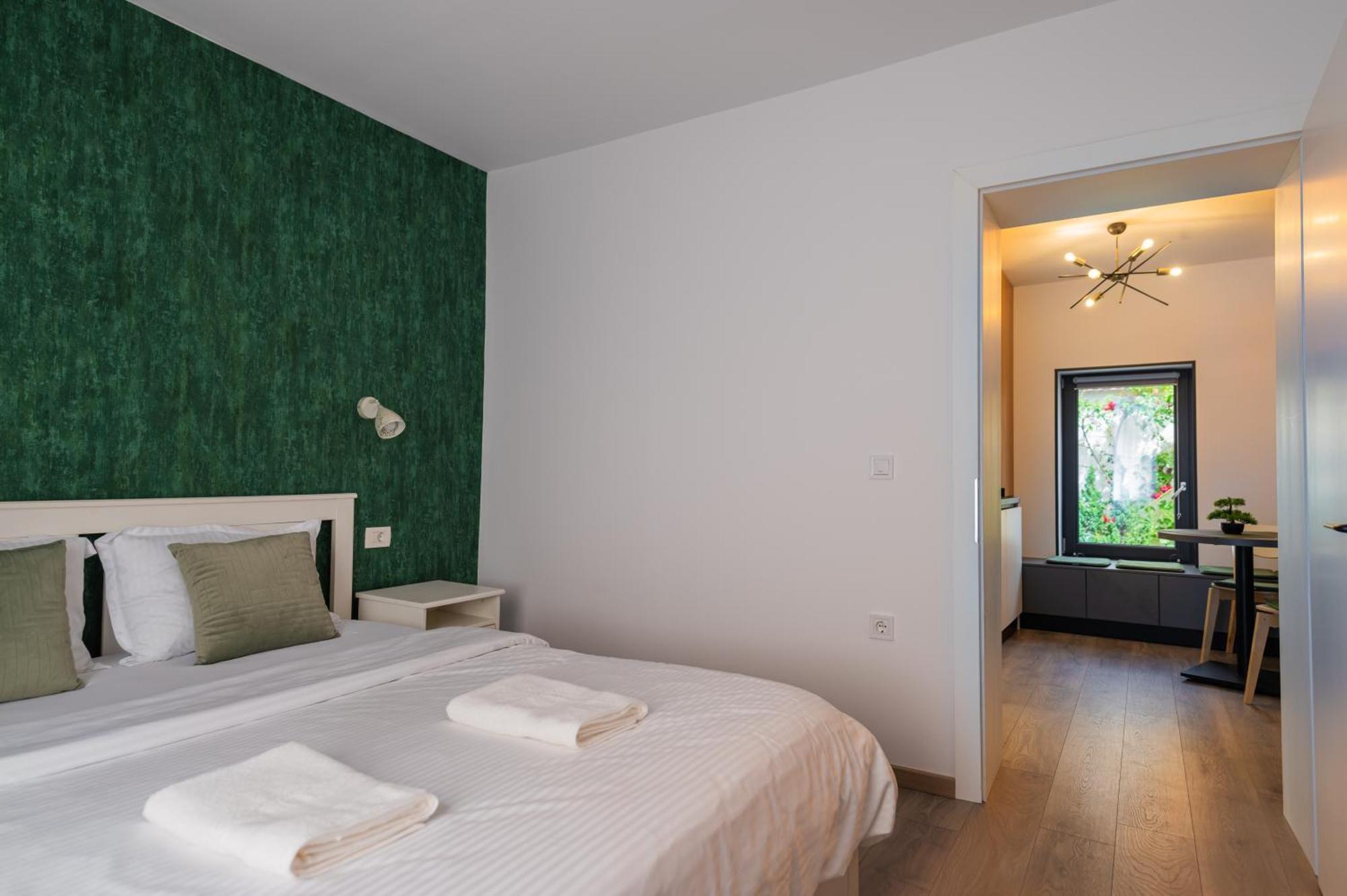 Fun House - Comfortable Stay With Garden And Near Parking 브라쇼브 외부 사진