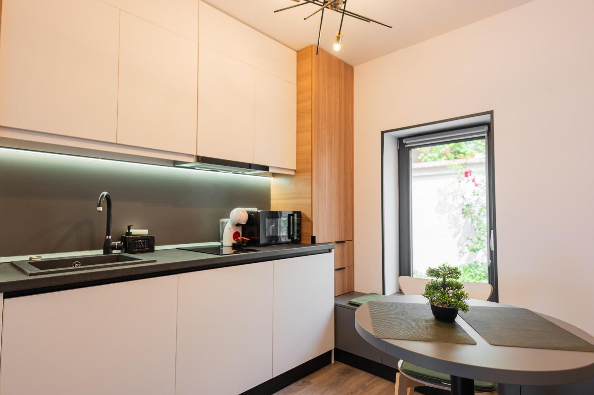 Fun House - Comfortable Stay With Garden And Near Parking 브라쇼브 외부 사진